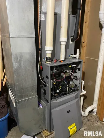 $515,000 | 12043 East 2170th Road, Marshall, IL 62441