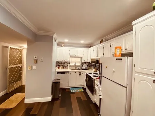 $1,800 | 8990 South Hollybrook Boulevard, Unit 301, Pembroke Pines, FL 33025
