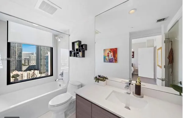 $5,850 | 460 Northeast 28th Street, Unit 2001, Miami, FL 33137