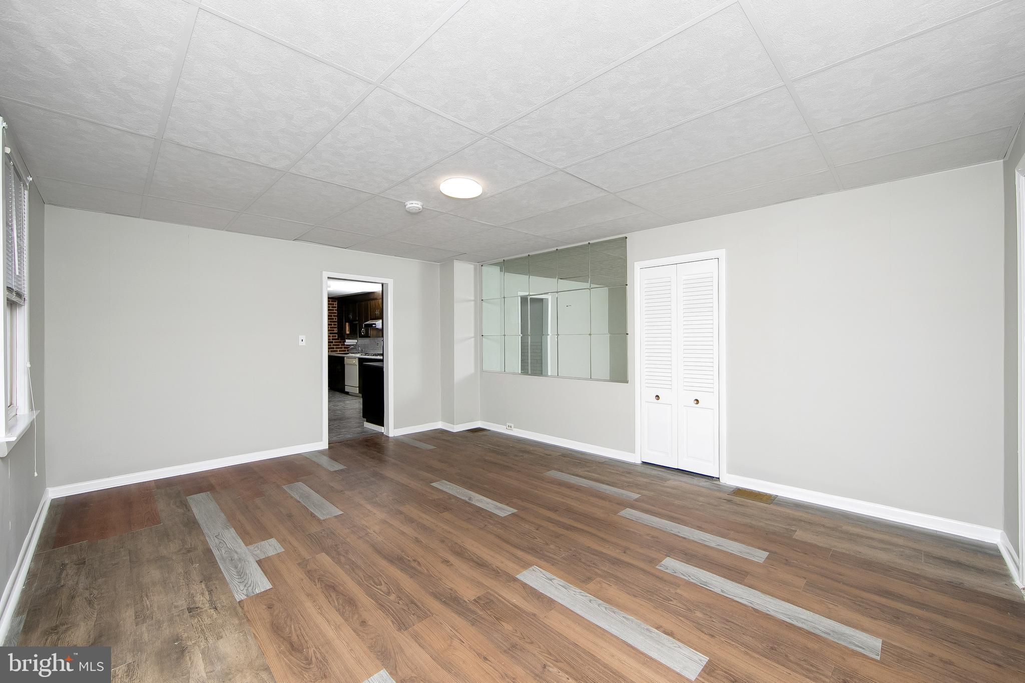 1632 Hurffville Road Sewell, NJ 08080 - Photo 10 of 48 Living Room