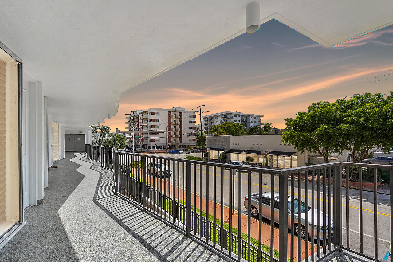 1100 Alton Road, Unit 2E Miami Beach, FL 33139 - Photo 13 of 15 003-1100AltonRoad-MiamiBeach-FL-33139-SM