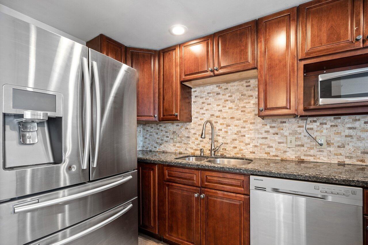 1100 Alton Road, Unit 2E Miami Beach, FL 33139 - Photo 2 of 15 014-1100AltonRoad-MiamiBeach-FL-33139-SM