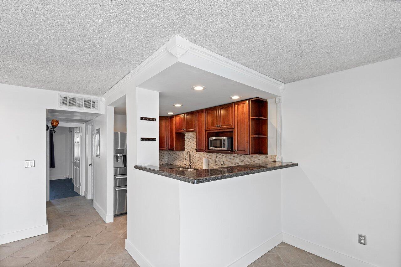 1100 Alton Road, Unit 2E Miami Beach, FL 33139 - Photo 3 of 15 012-1100AltonRoad-MiamiBeach-FL-33139-SM
