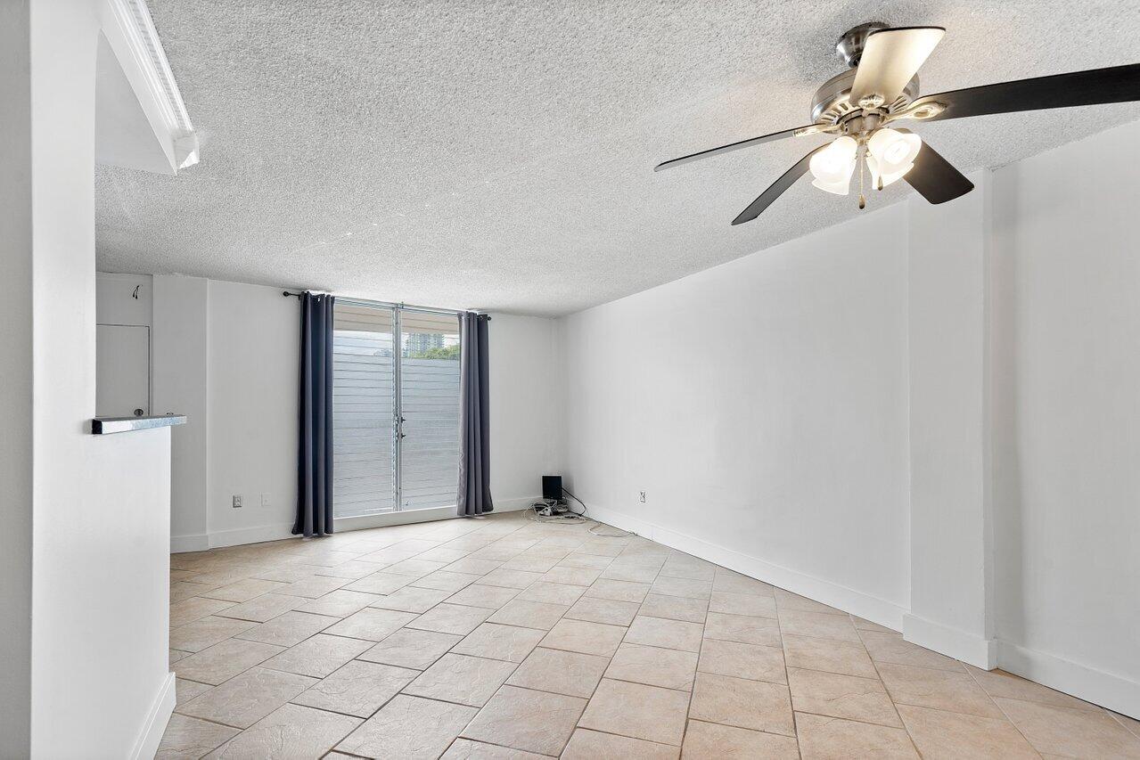 1100 Alton Road, Unit 2E Miami Beach, FL 33139 - Photo 5 of 15 008-1100AltonRoad-MiamiBeach-FL-33139-SM