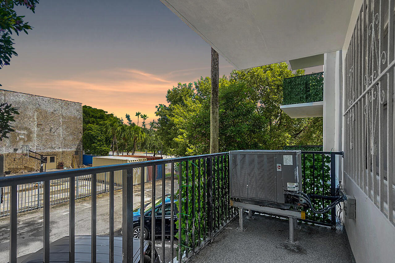 1100 Alton Road, Unit 2E Miami Beach, FL 33139 - Photo 10 of 15 015-1100AltonRoad-MiamiBeach-FL-33139-SM