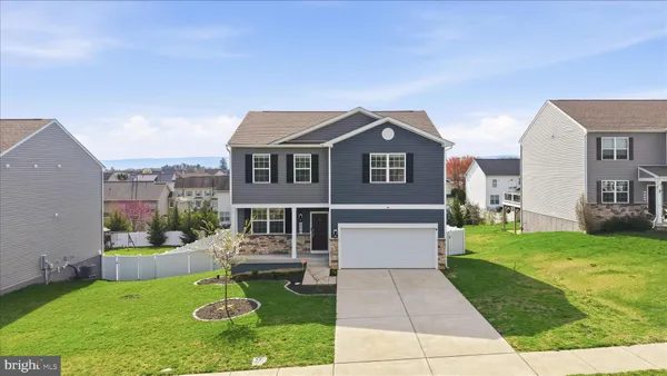 a view of a backyard with sitting area