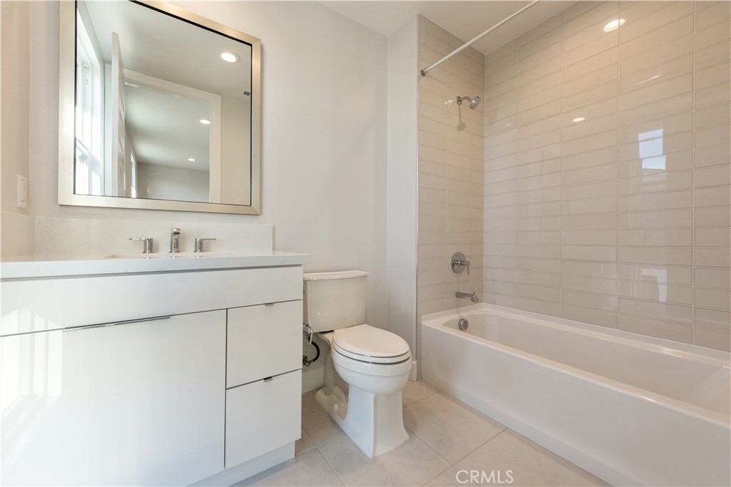 209 Mask Irvine, CA 92618 - Photo 18 of 40 a bathroom with a sink toilet and shower