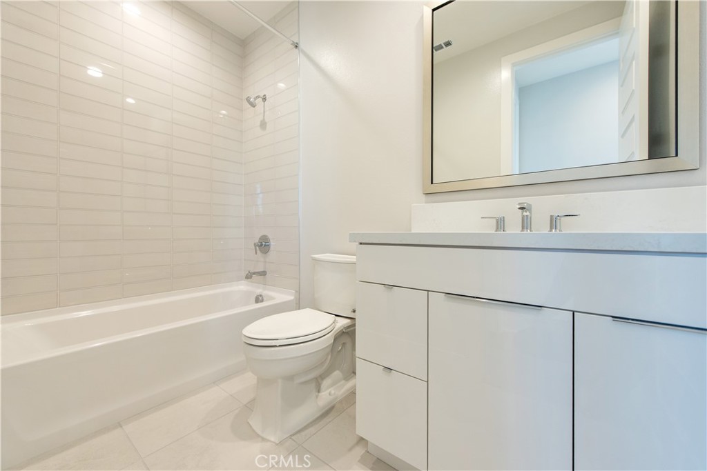 209 Mask Irvine, CA 92618 - Photo 20 of 40 a bathroom with a sink a toilet and shower a mirror