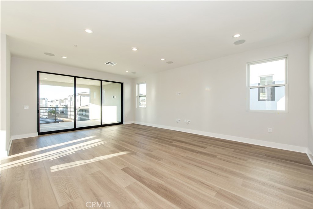 209 Mask Irvine, CA 92618 - Photo 21 of 40 an empty room with wooden floor and windows