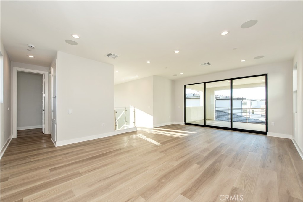 209 Mask Irvine, CA 92618 - Photo 22 of 40 a view of an empty room with wooden floor and a window