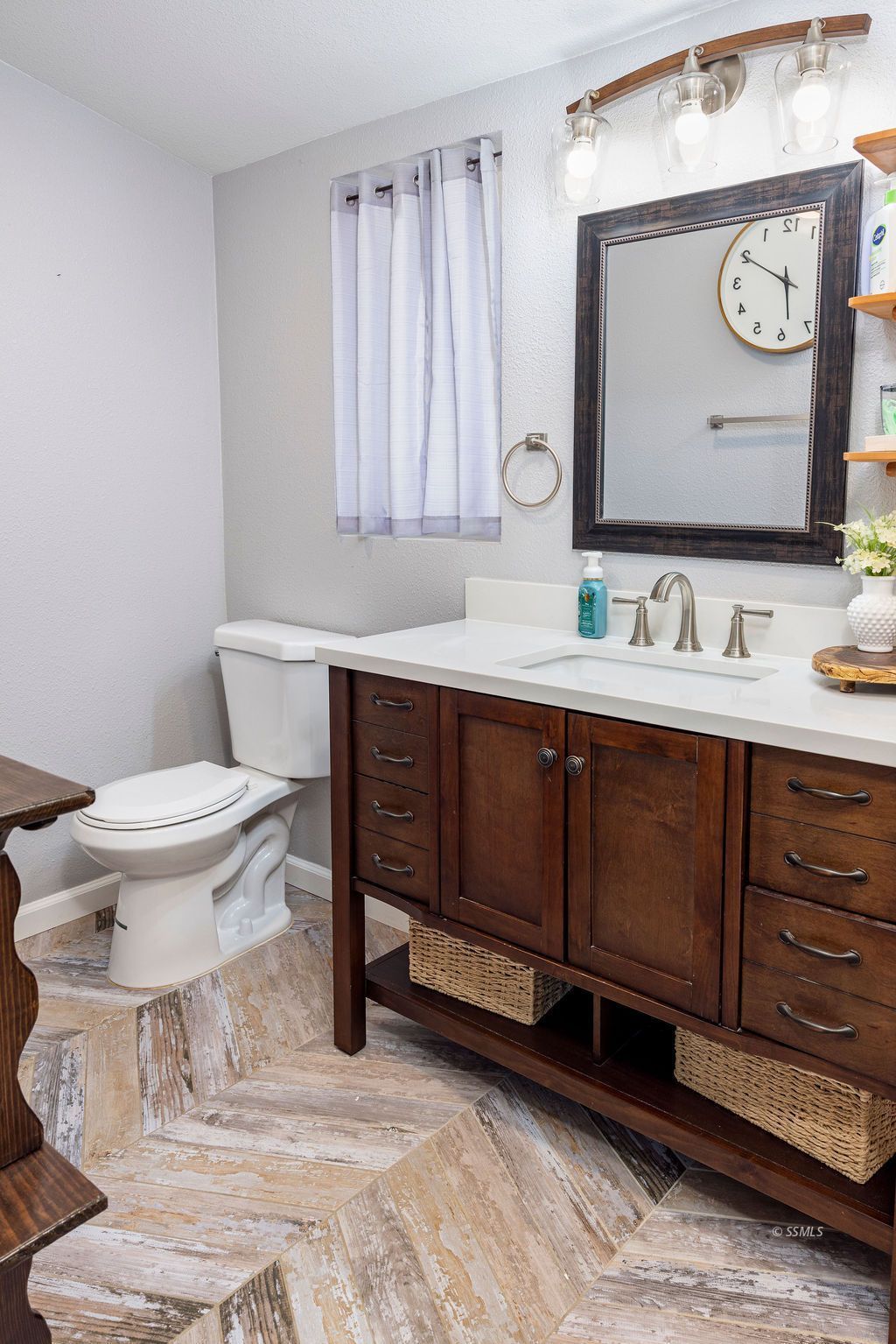134 South Sierra View Street Ridgecrest, CA 93555 - Photo 21 of 43 a bathroom with a toilet sink and mirror
