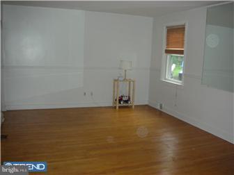 7641 Levis Road Cheltenham, PA 19012 - Photo 2 of 10 Living Room