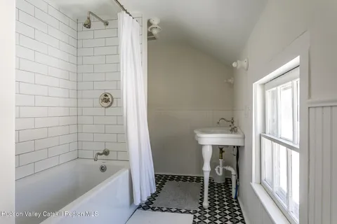 $735,000 | 8 George Sickle Road, Saugerties, NY 12477