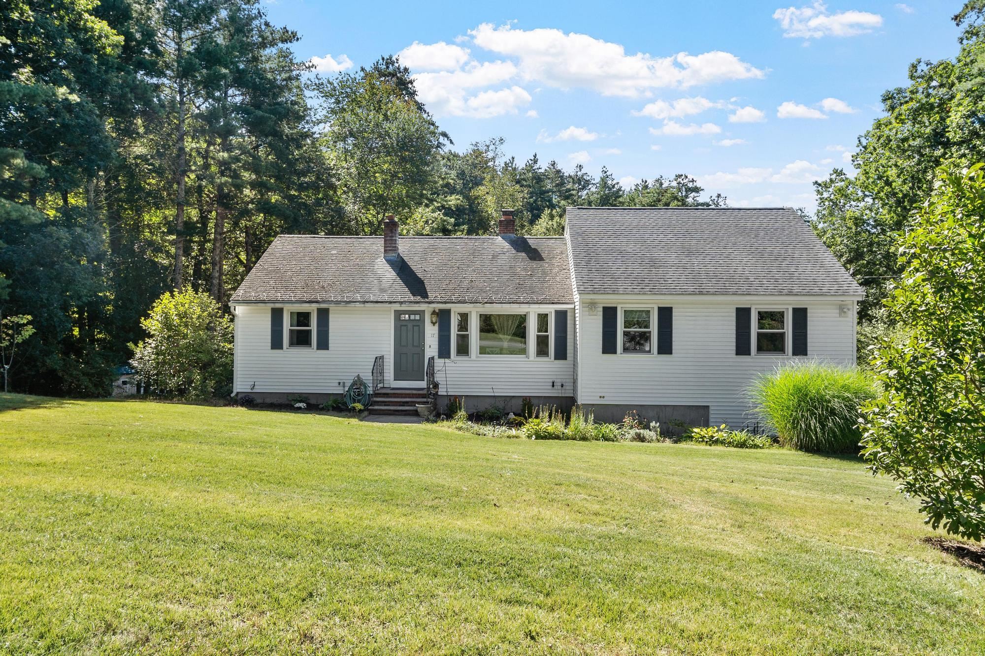 17 Bridle Bridge Road Windham, NH 03087 - Photo 1 of 26 Gallery Image 1