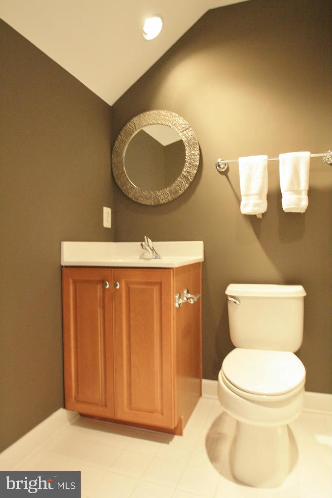 413 Princess Street Alexandria, VA 22314 - Photo 27 of 30 Third full bathroom on top level