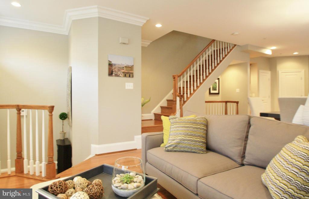 413 Princess Street Alexandria, VA 22314 - Photo 5 of 30 Living Room
