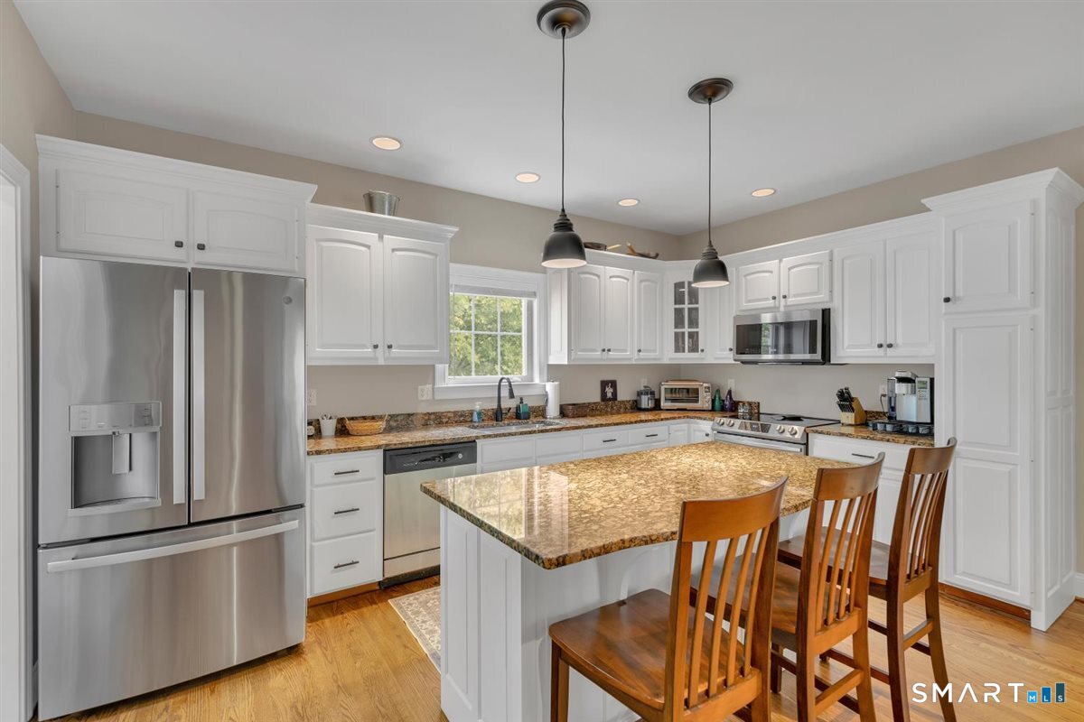 2 Chapman Chase Windsor Locks, CT 06096 - Photo 6 of 40