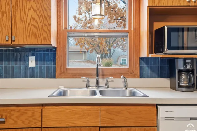 $164,500 | 230 Elmore Street, Lecompton, KS 66050