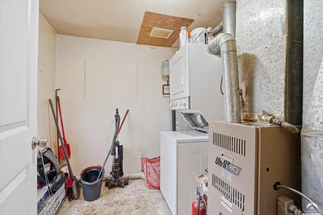 $164,500 | 230 Elmore Street, Lecompton, KS 66050