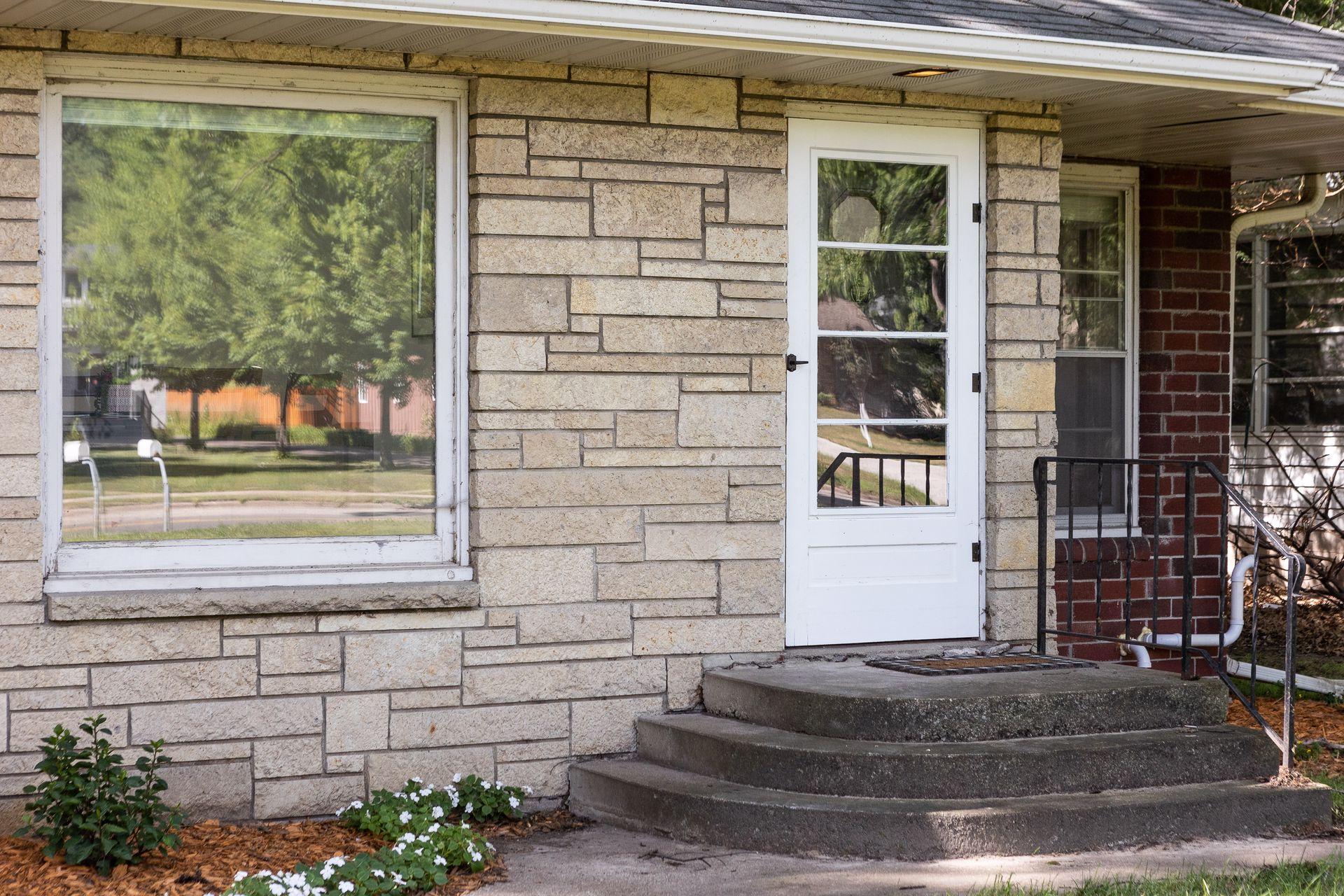 952 County B Road West Roseville, MN 55113 - Photo 4 of 39