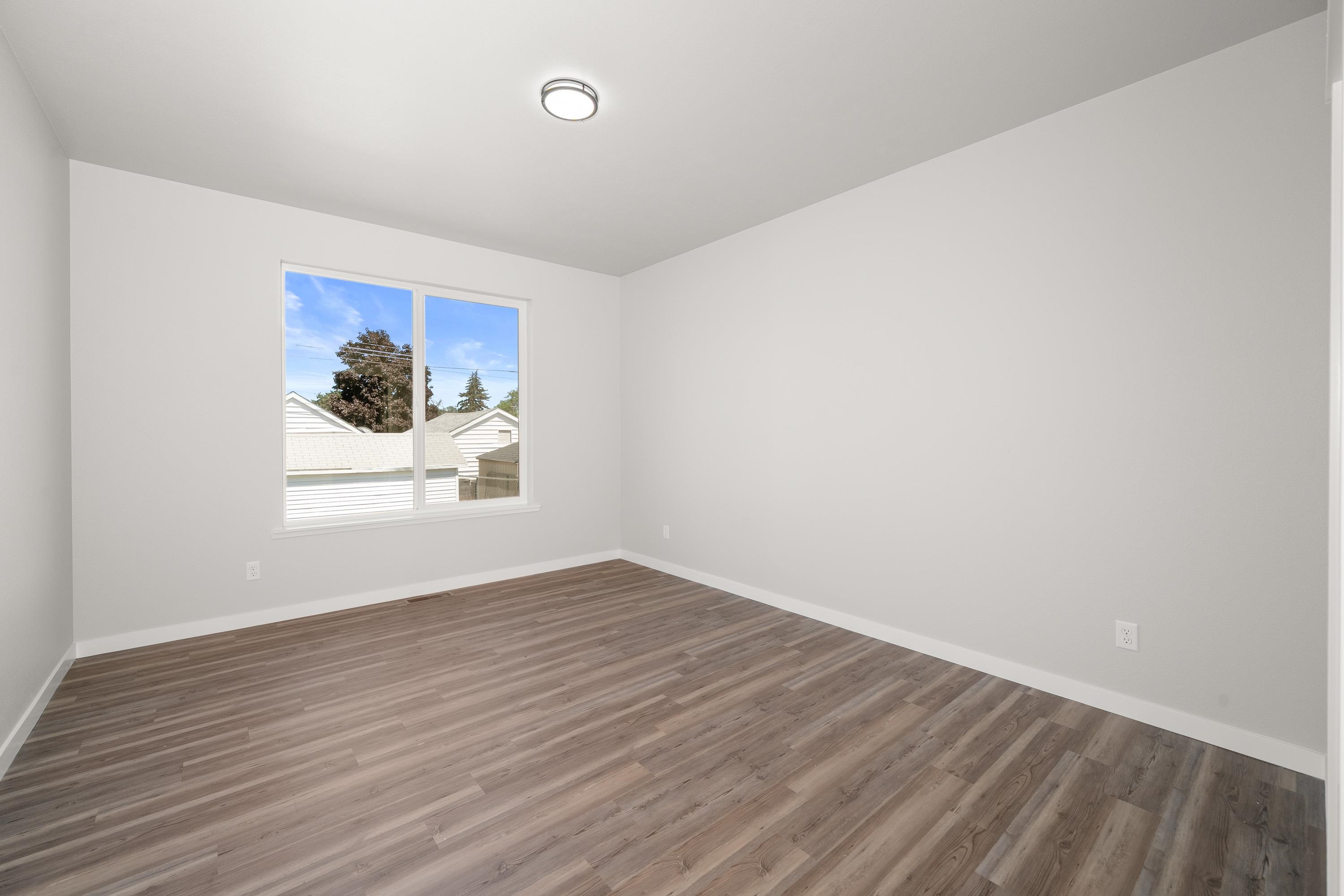 2011 East Longfellow Avenue Spokane, WA 99207 - Photo 18 of 40