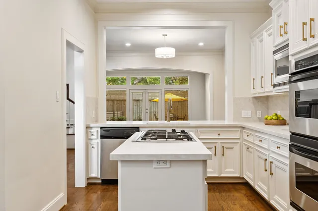 $4,800 | 5422 Gibson Street, Unit A, Houston, TX 77007