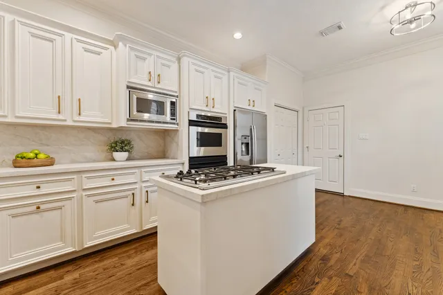 $4,800 | 5422 Gibson Street, Unit A, Houston, TX 77007