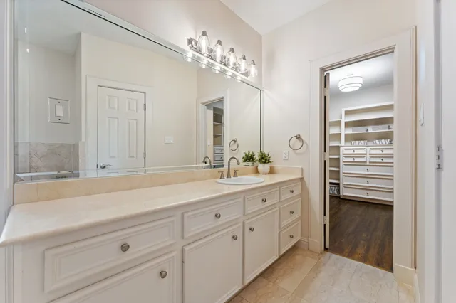 $4,800 | 5422 Gibson Street, Unit A, Houston, TX 77007