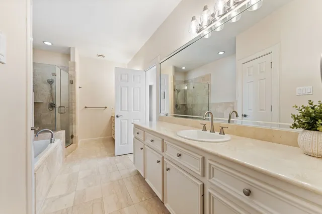 $4,800 | 5422 Gibson Street, Unit A, Houston, TX 77007