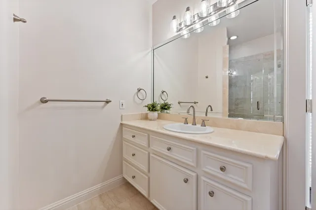 $4,800 | 5422 Gibson Street, Unit A, Houston, TX 77007