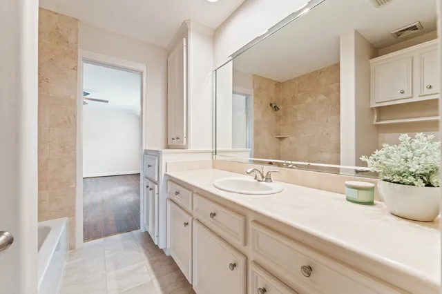 $4,800 | 5422 Gibson Street, Unit A, Houston, TX 77007