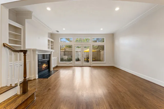 $4,800 | 5422 Gibson Street, Unit A, Houston, TX 77007