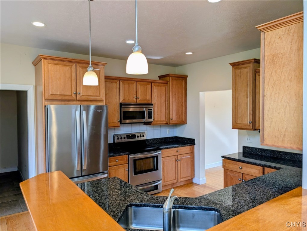 7587 Hamilton Road Hamilton, NY 13346 - Photo 13 of 37 Kitchen, granite countertops