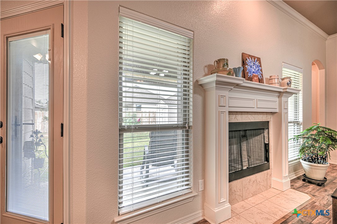 8405 Split Trl Cove Temple, TX 76502 - Photo 13 of 37 a view of a hallway with dining room and chair