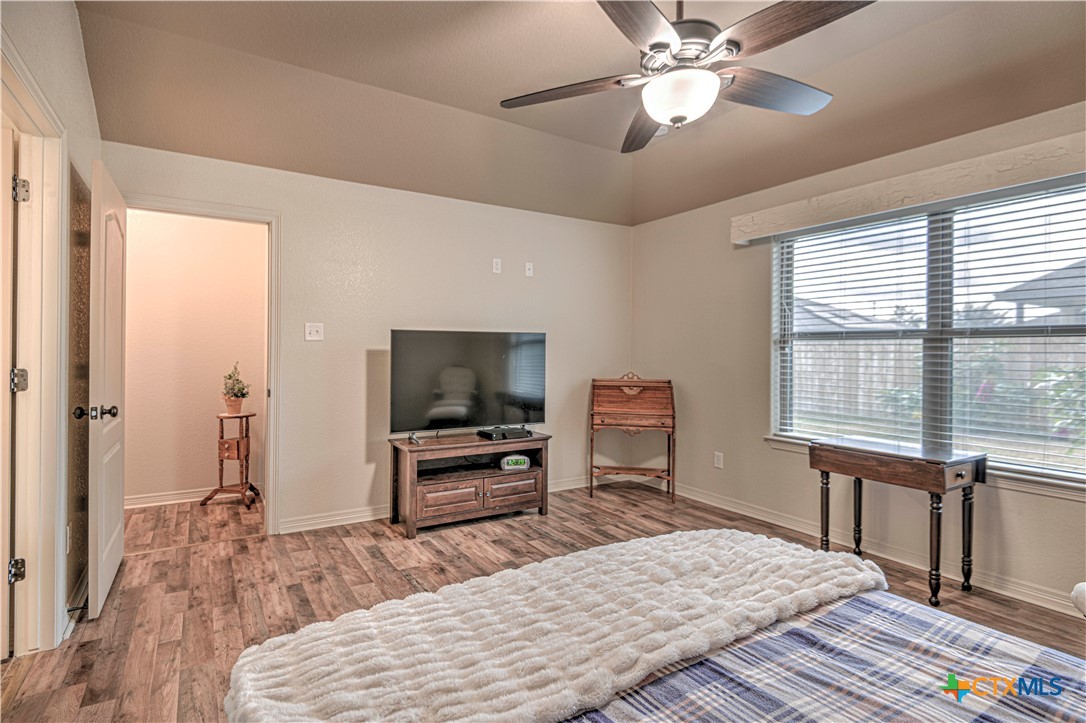 8405 Split Trl Cove Temple, TX 76502 - Photo 19 of 37 a living room with furniture and a flat screen tv