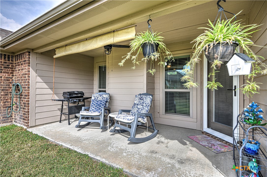 8405 Split Trl Cove Temple, TX 76502 - Photo 31 of 37 a view of a chairs and table in the patio