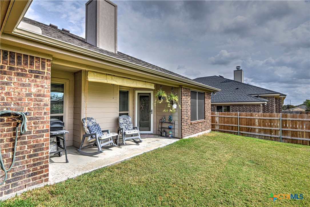 8405 Split Trl Cove Temple, TX 76502 - Photo 32 of 37 front view of a house with a patio