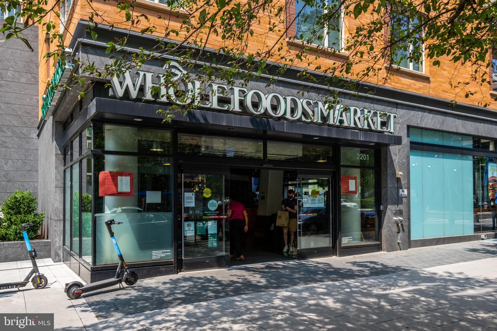 955 26th Street Northwest, Unit 707 Washington, DC 20037 - Photo 25 of 26 a view of a stores