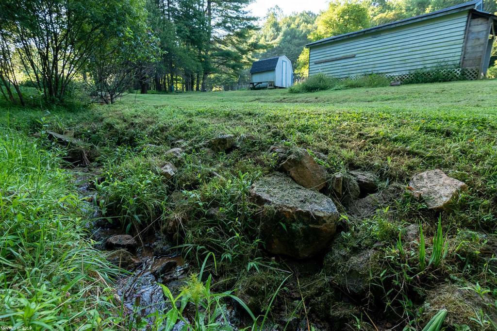 5237 Buffalo Mountain Road Southwest Willis, VA 24380 - Photo 22 of 60 406399-21