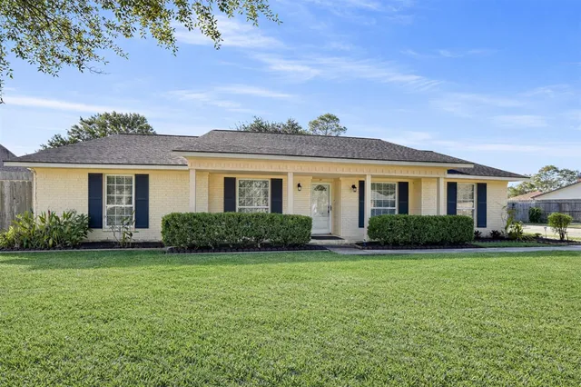 $350,000 | 1806 McGinnis Drive, Pearland, TX 77581