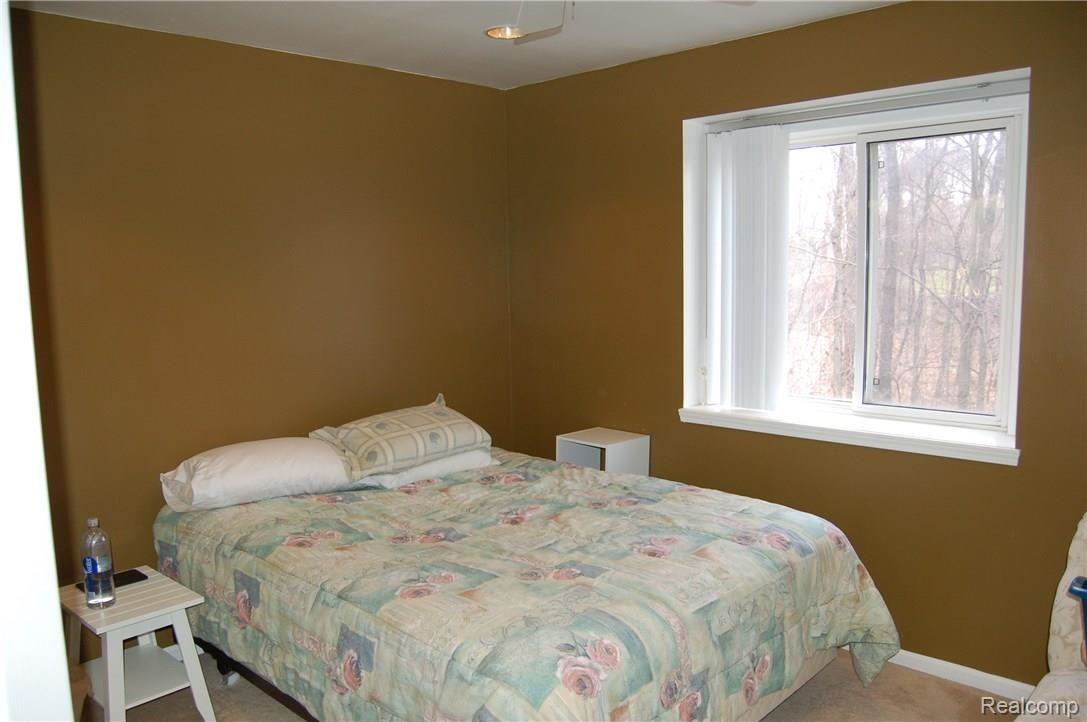 120 Chestnut Ridge Walled Lake, MI 48390 - Photo 15 of 28 Bedroom