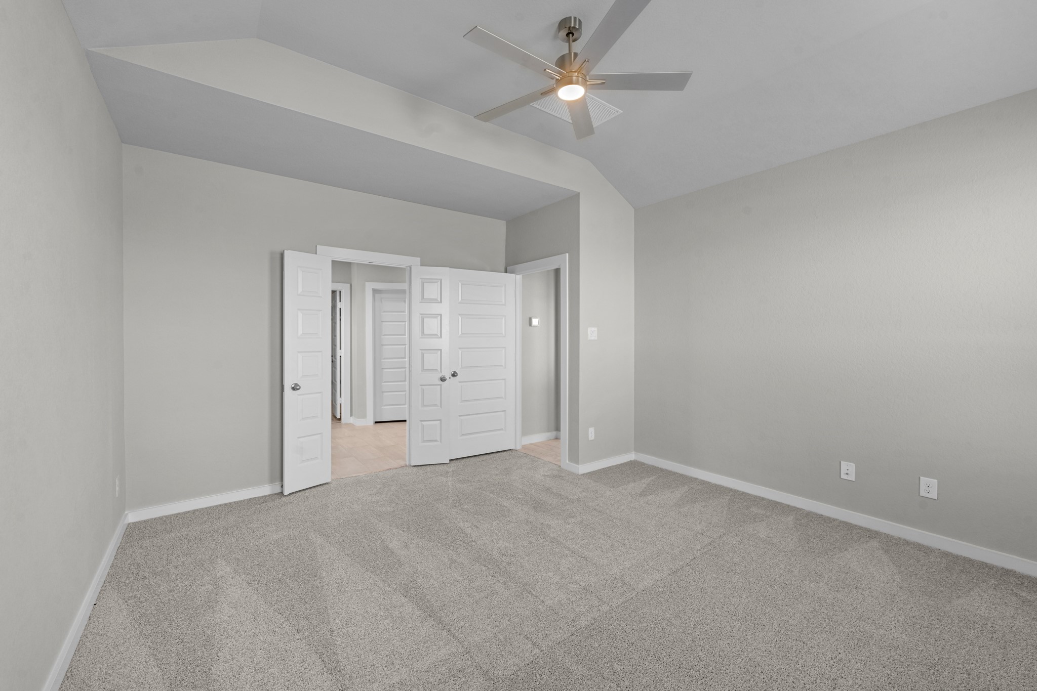 2129 Sunflower View Street Brookshire, TX 77423 - Photo 15 of 29 an empty room with a ceiling fan and a fan