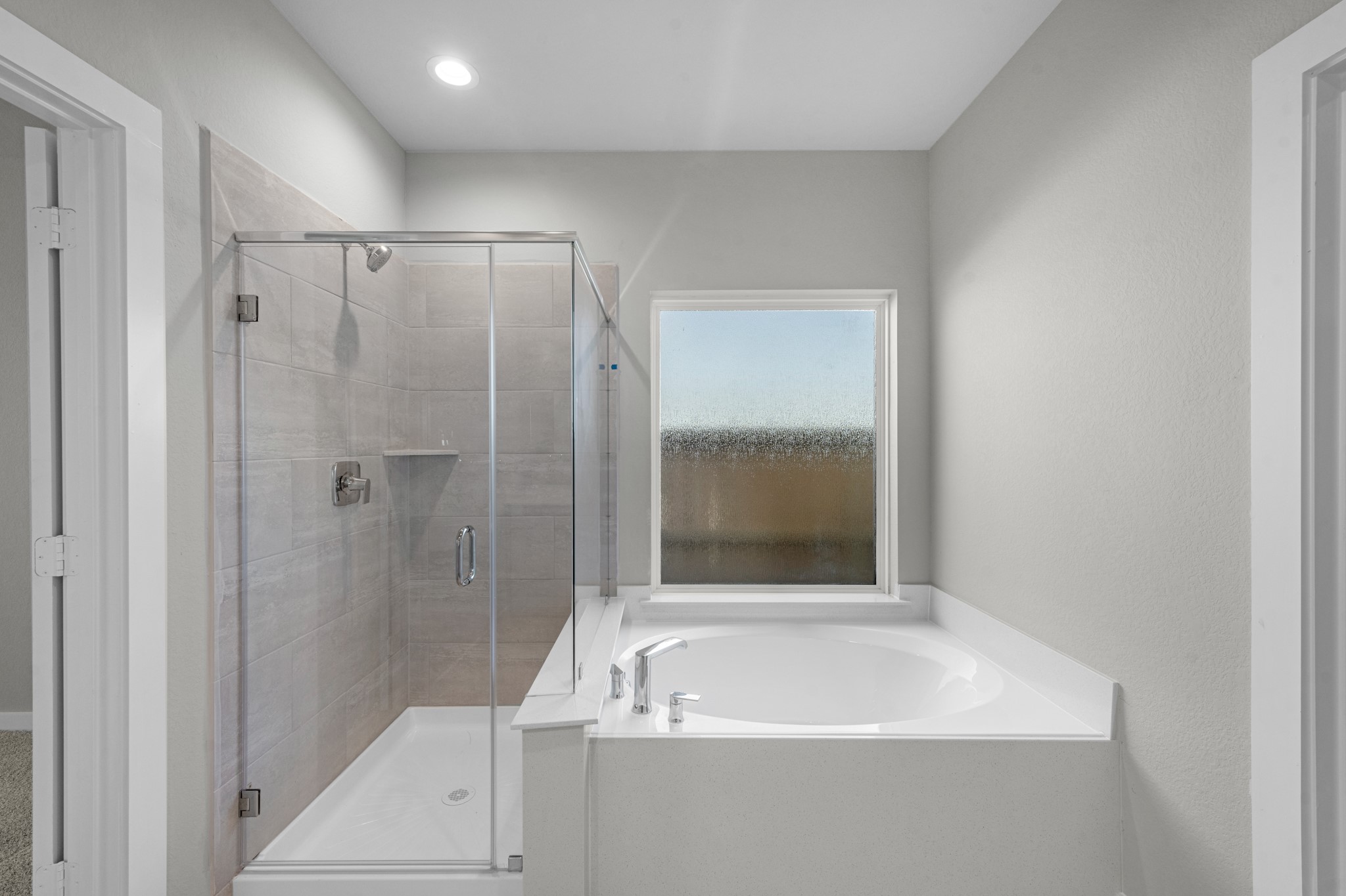 2129 Sunflower View Street Brookshire, TX 77423 - Photo 18 of 29 a bathroom with a bathtub and a shower
