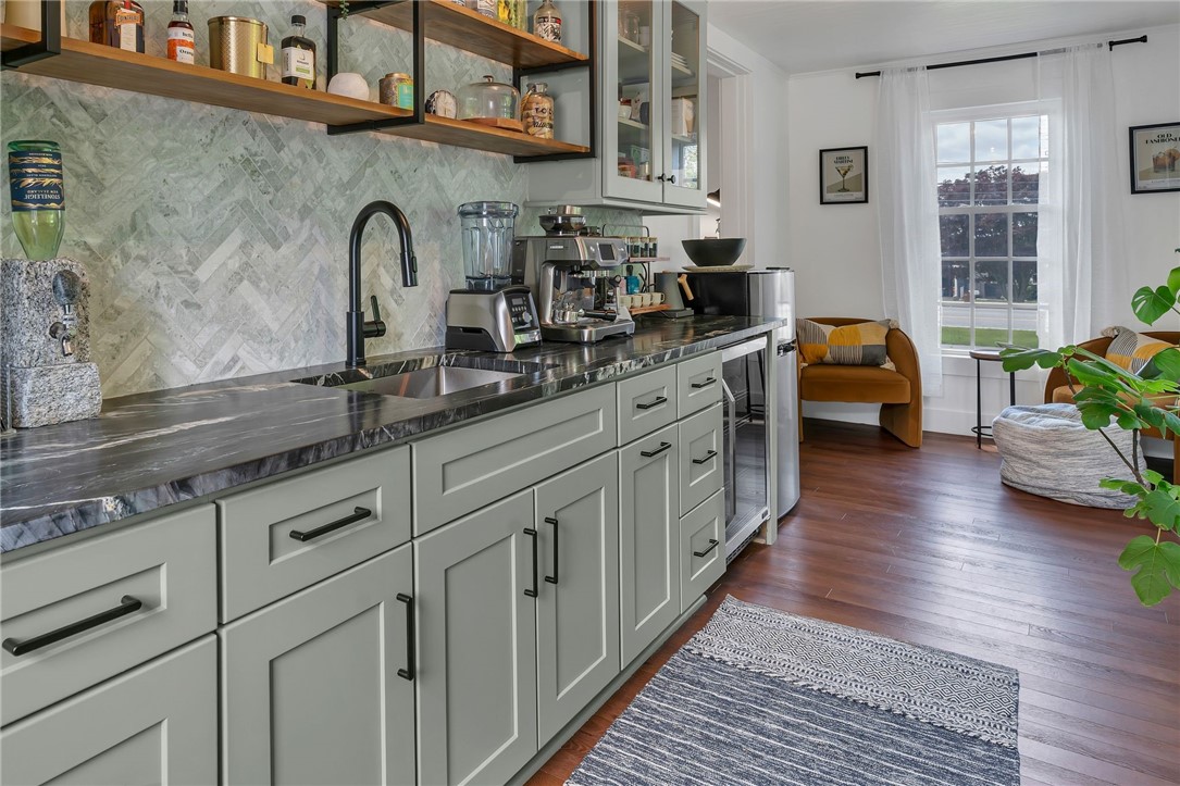 81 Bristol Ferry Road Portsmouth, RI 02871 - Photo 15 of 49