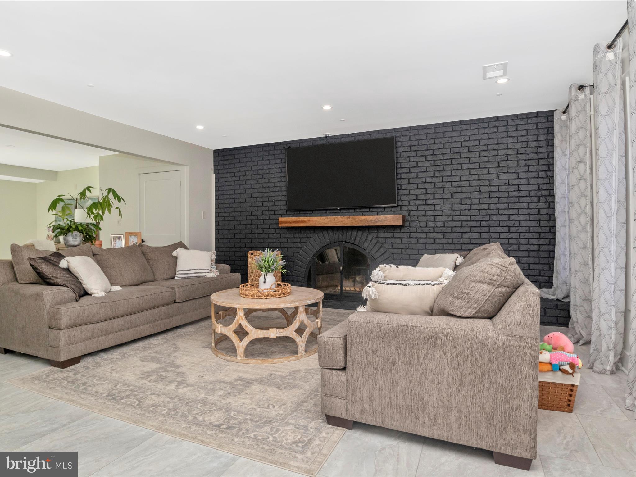 13608 Middlevale Lane Silver Spring, MD 20906 - Photo 13 of 53 Family Room