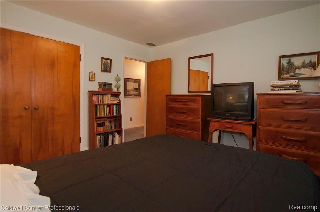 1180 South Renaud Road Grosse Pointe, MI 48236 - Photo 22 of 29 20.jpg