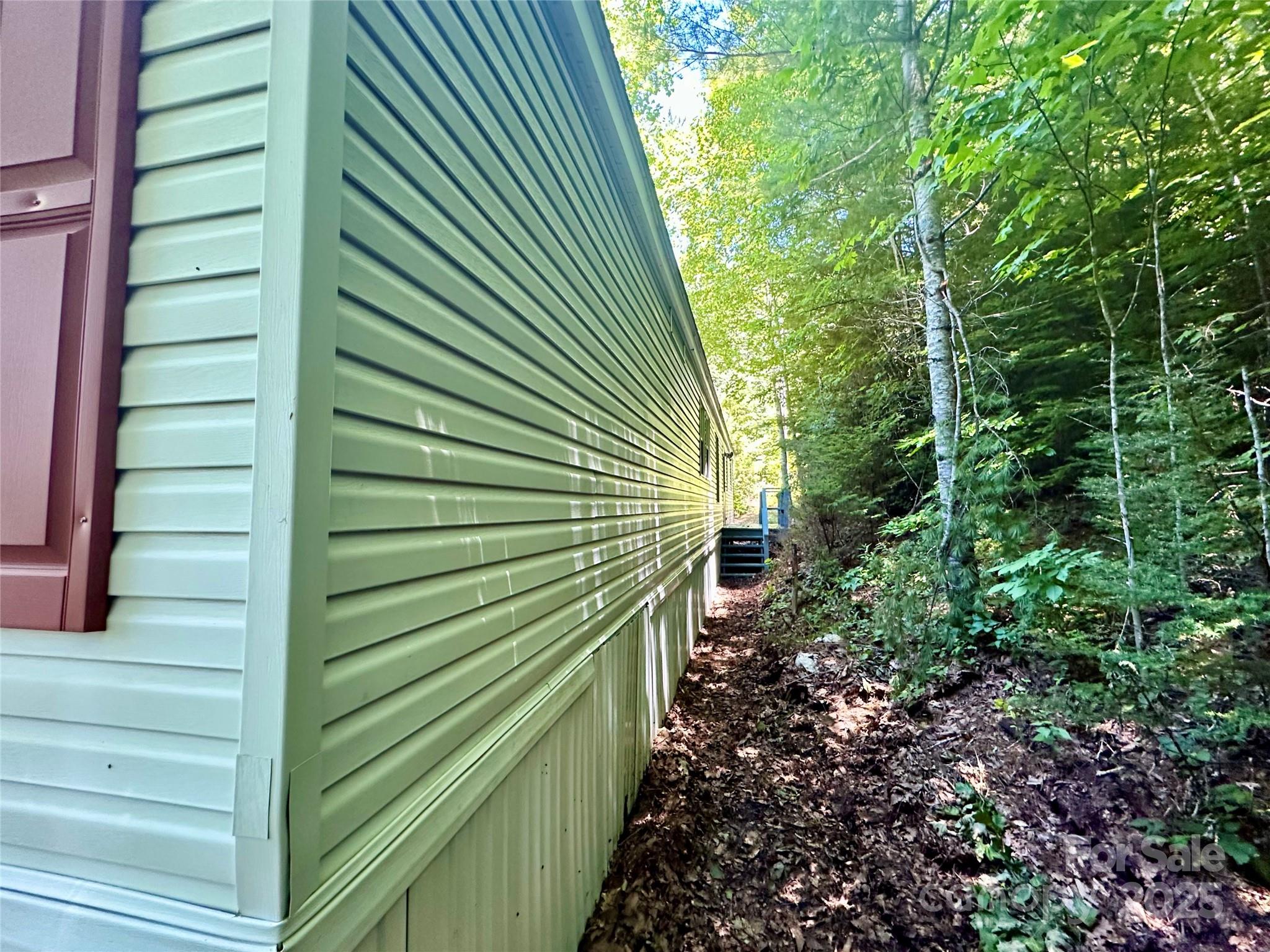 572 Blue Rdg Parkway Spruce Pine, NC 28777 - Photo 21 of 38 a view of a pathway of a building
