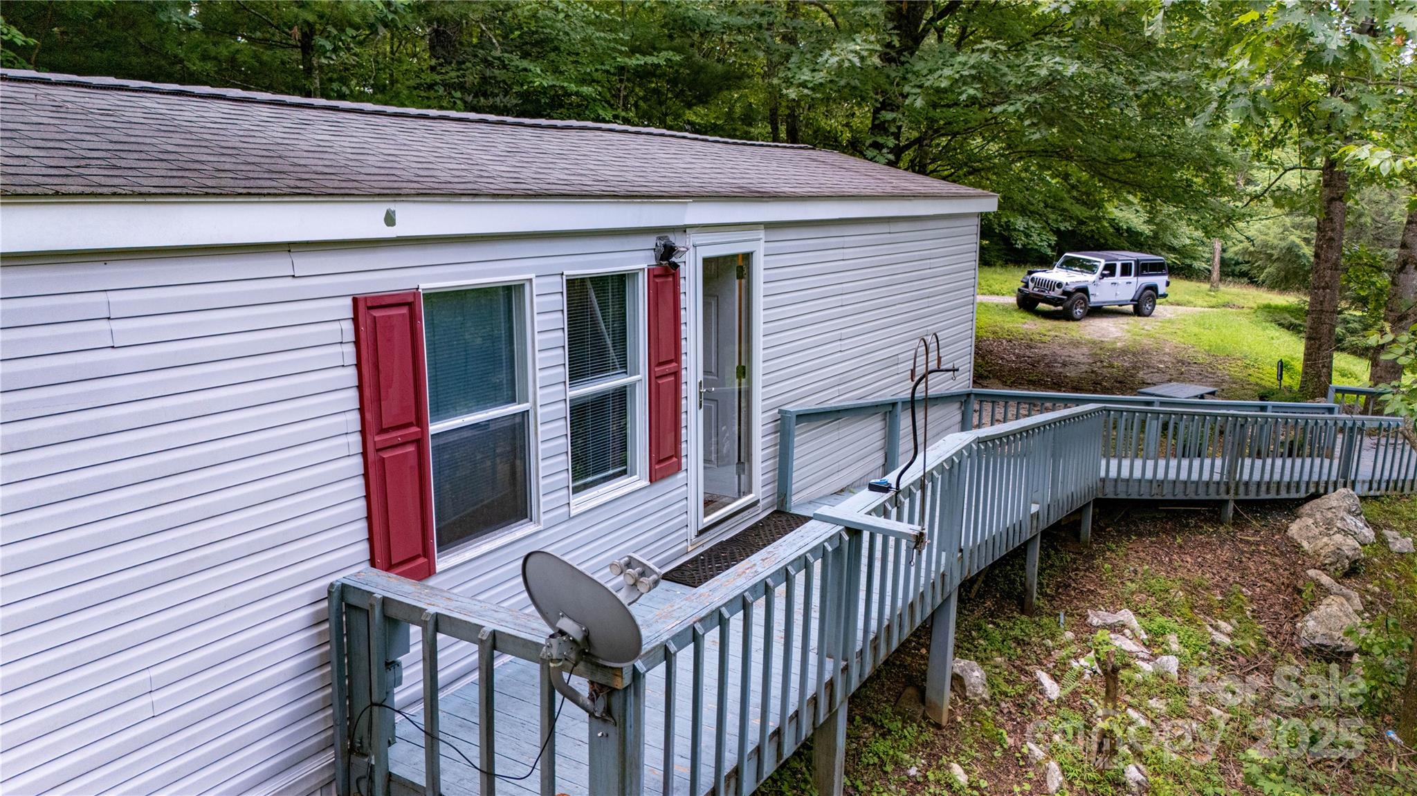 572 Blue Rdg Parkway Spruce Pine, NC 28777 - Photo 27 of 38 a balcony view with a seating space