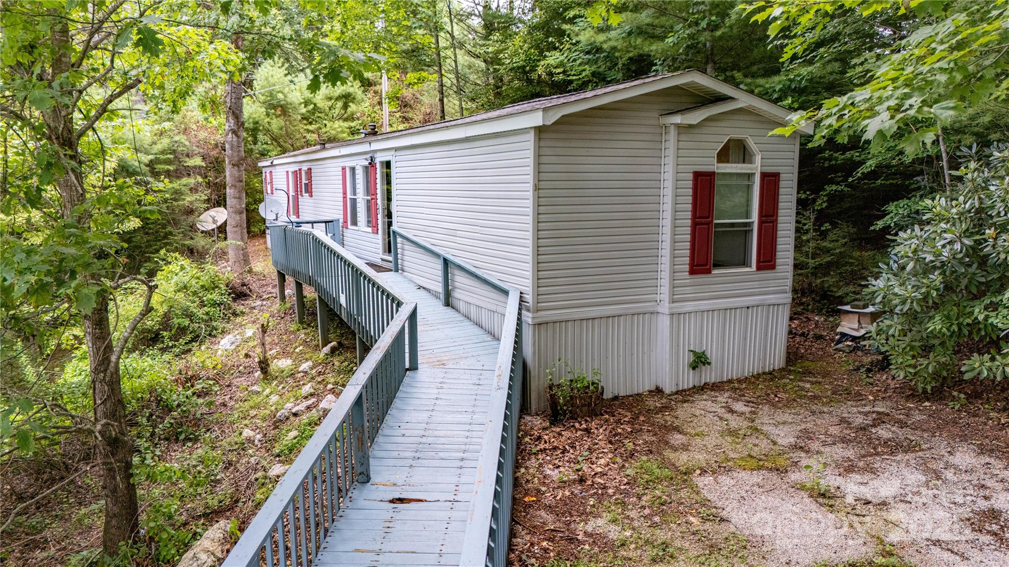 572 Blue Rdg Parkway Spruce Pine, NC 28777 - Photo 29 of 38 a view of a house with wooden fence