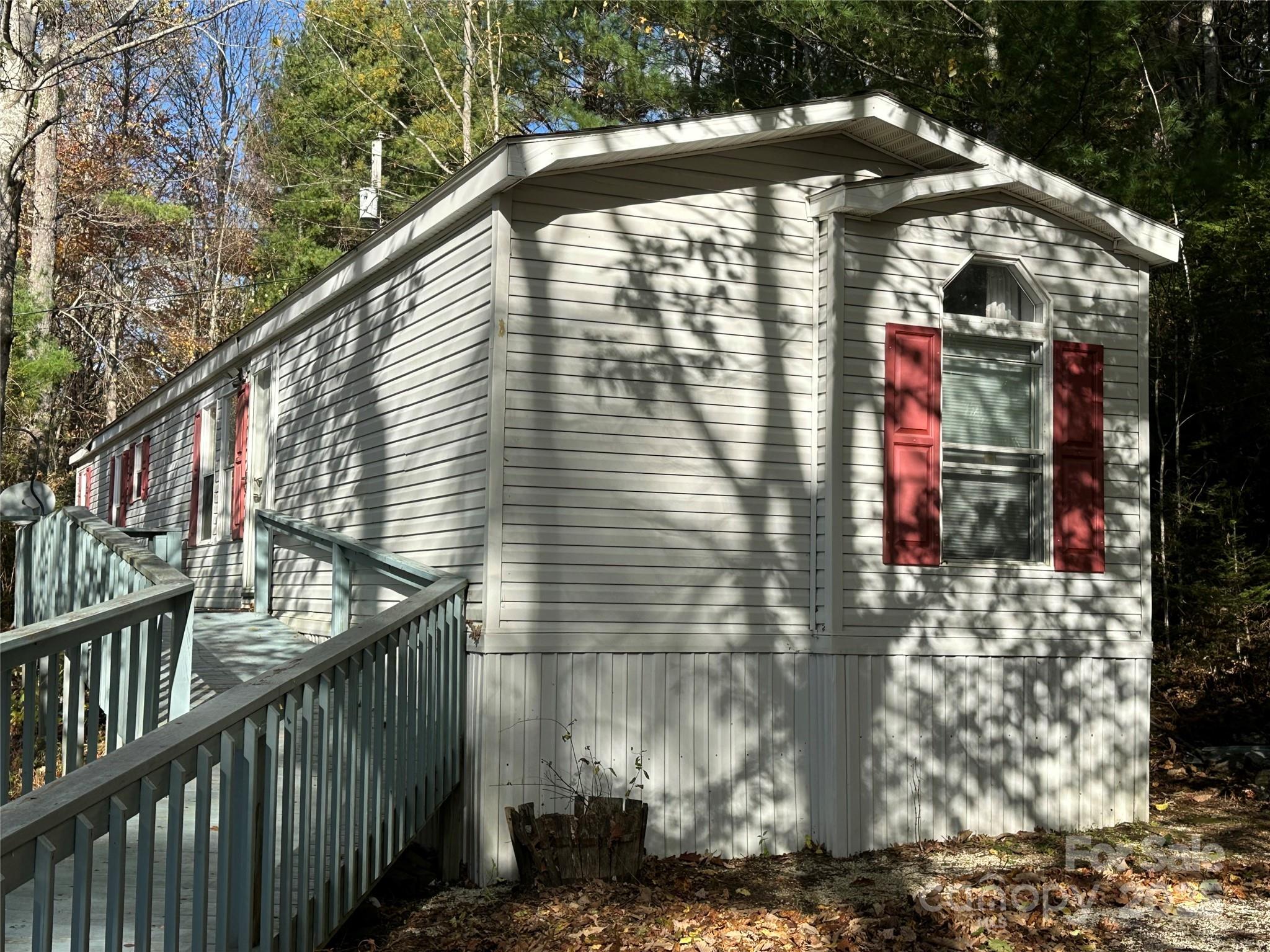 572 Blue Rdg Parkway Spruce Pine, NC 28777 - Photo 35 of 38 a balcony view with staircase